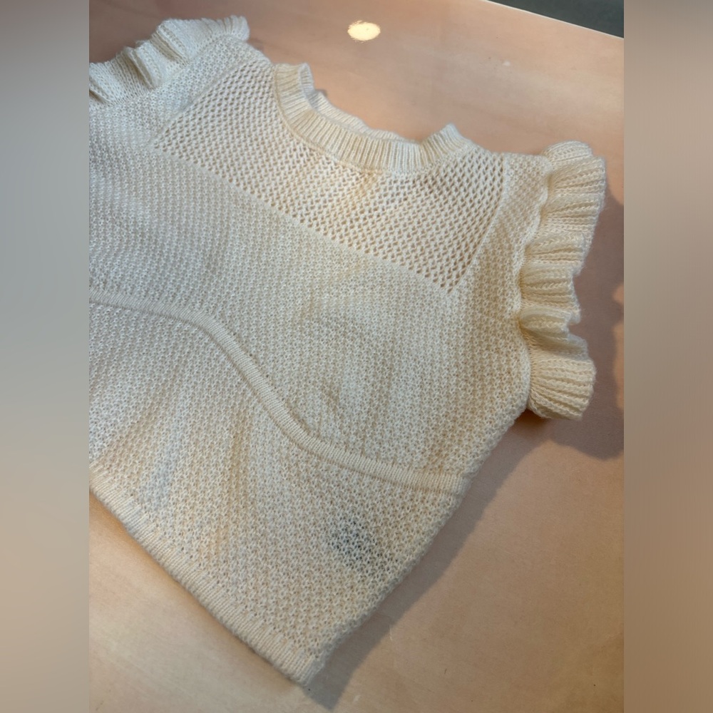 RUFFLE SLEEVE CROPPED TOP SOFT KNIT SZ LARGE